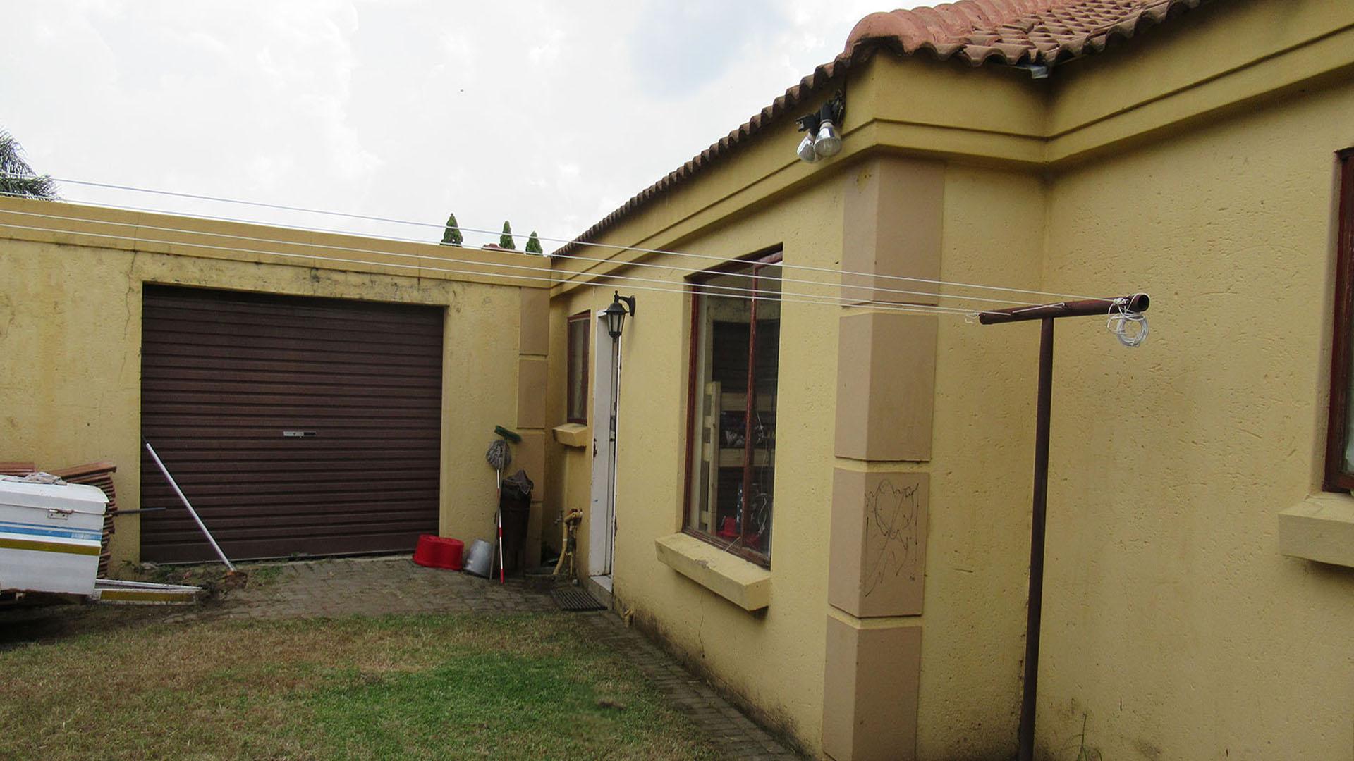 Front View of property in Barbeque Downs