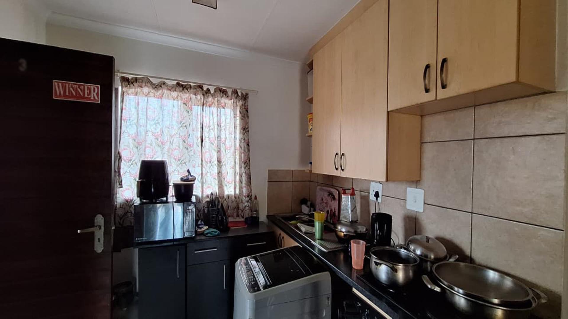 Kitchen - 6 square meters of property in Castleview