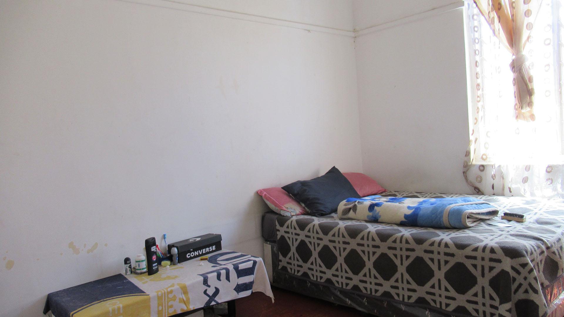 Bed Room 1 - 15 square meters of property in Kenilworth - JHB