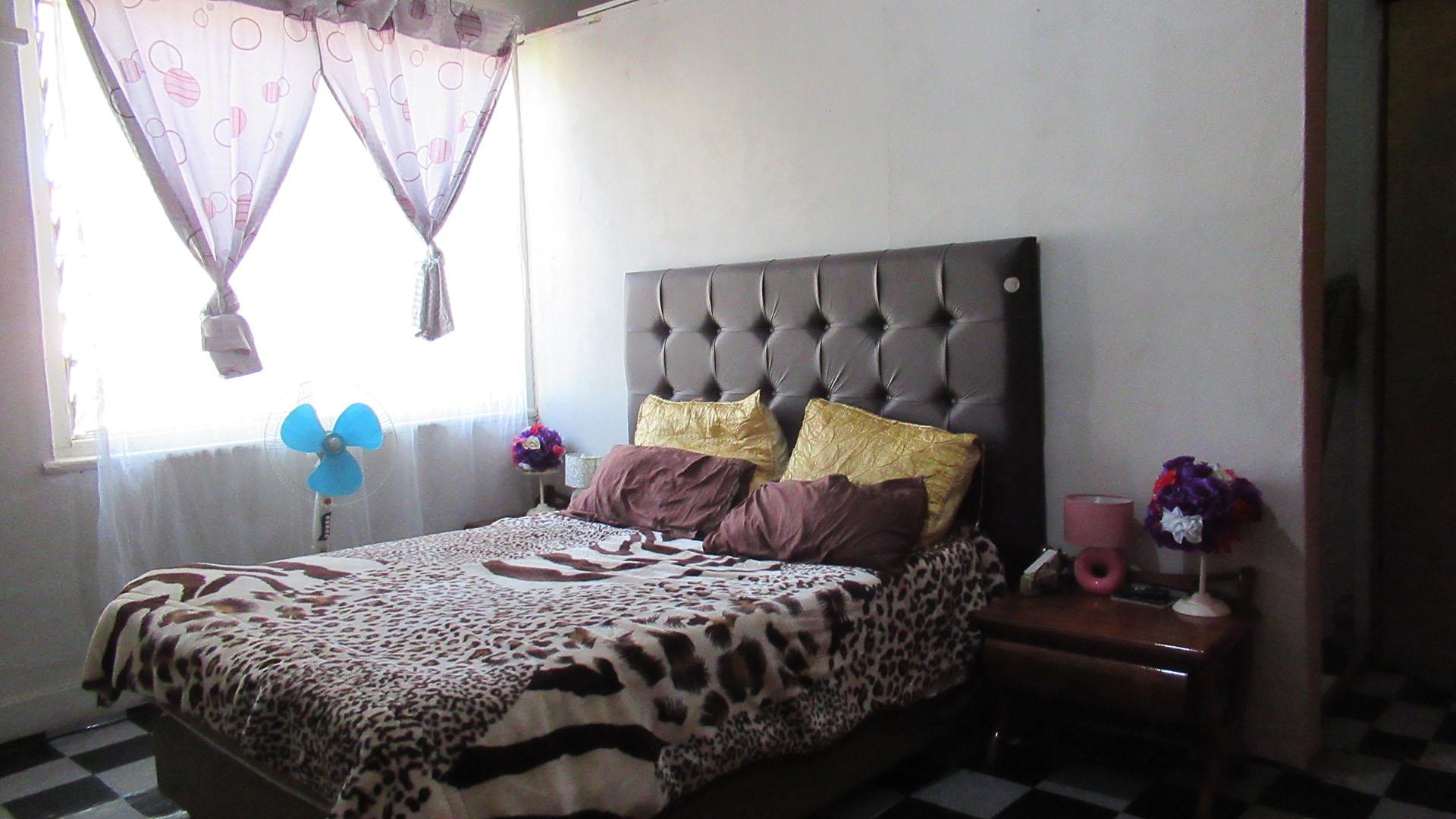 Main Bedroom - 18 square meters of property in Kenilworth - JHB