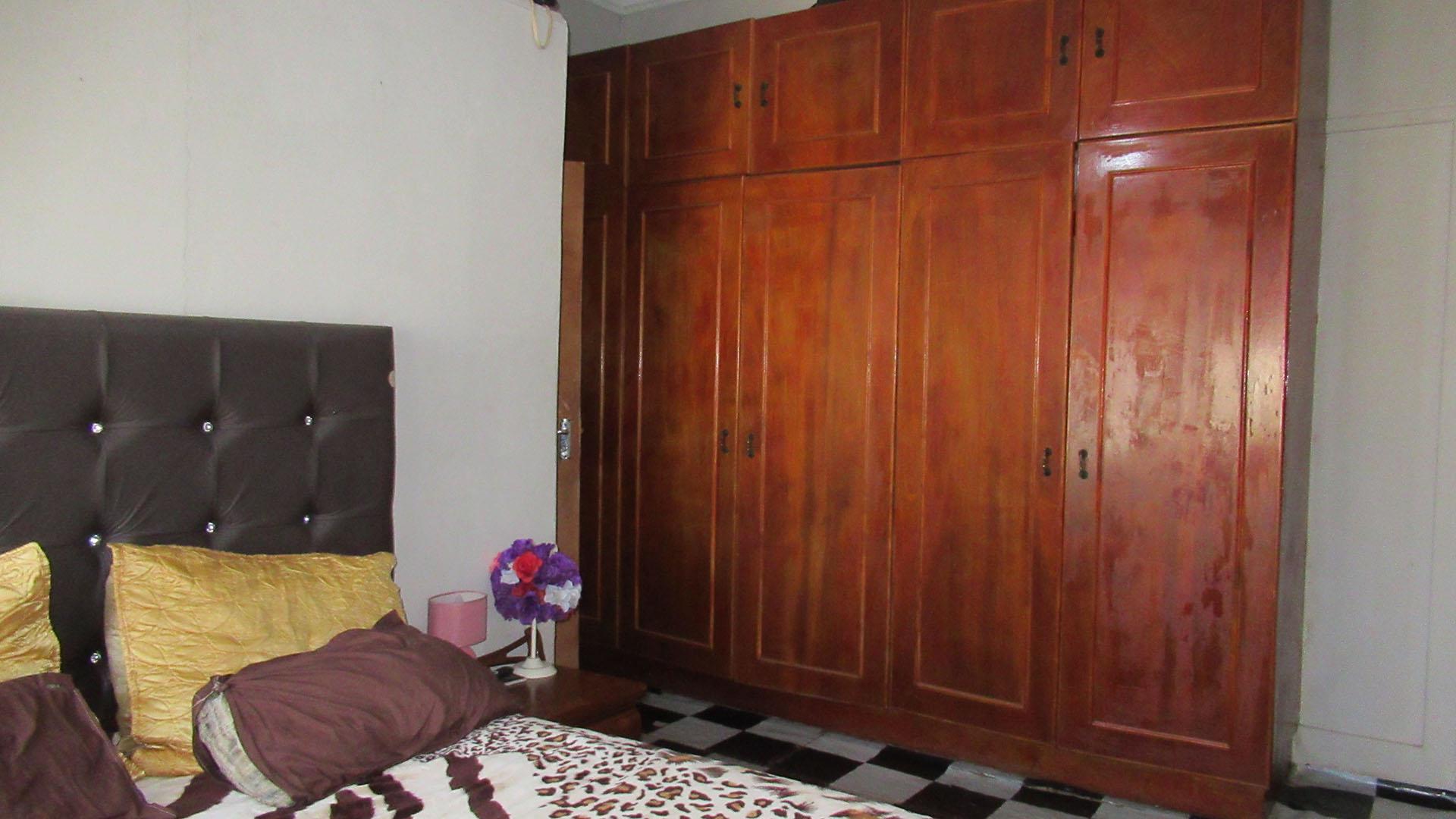 Main Bedroom - 18 square meters of property in Kenilworth - JHB