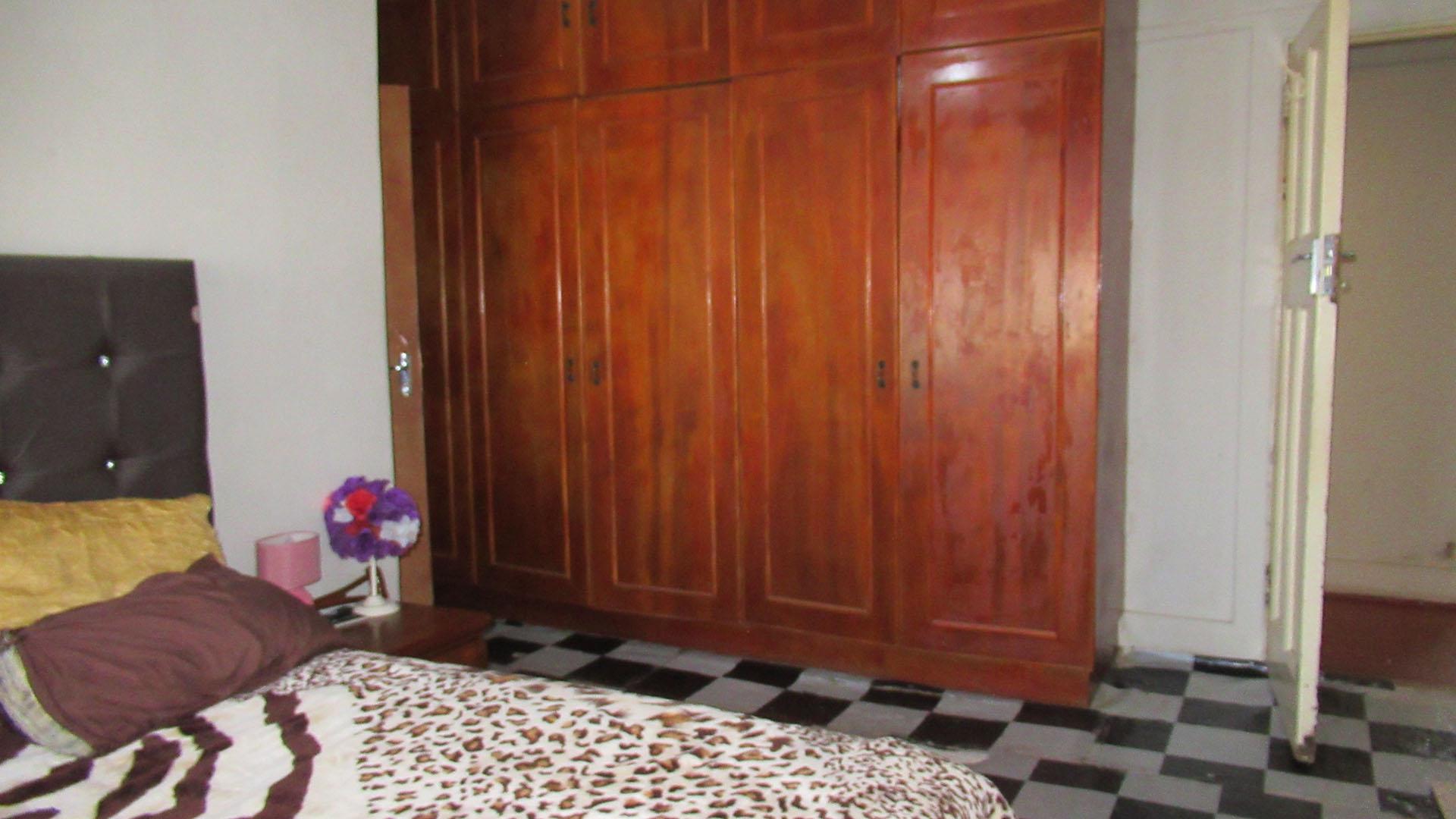Main Bedroom - 18 square meters of property in Kenilworth - JHB