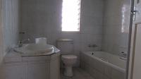 Bathroom 1 - 7 square meters of property in Kenilworth - JHB