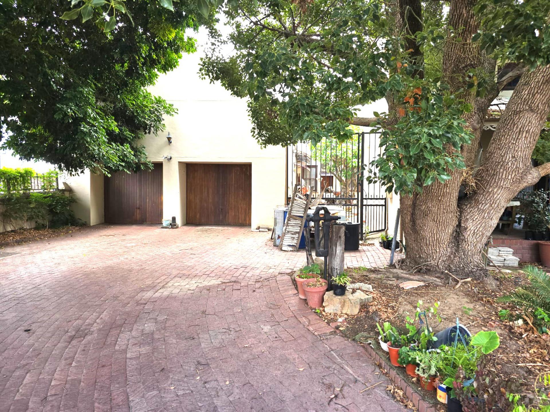  of property in Lemoenkloof