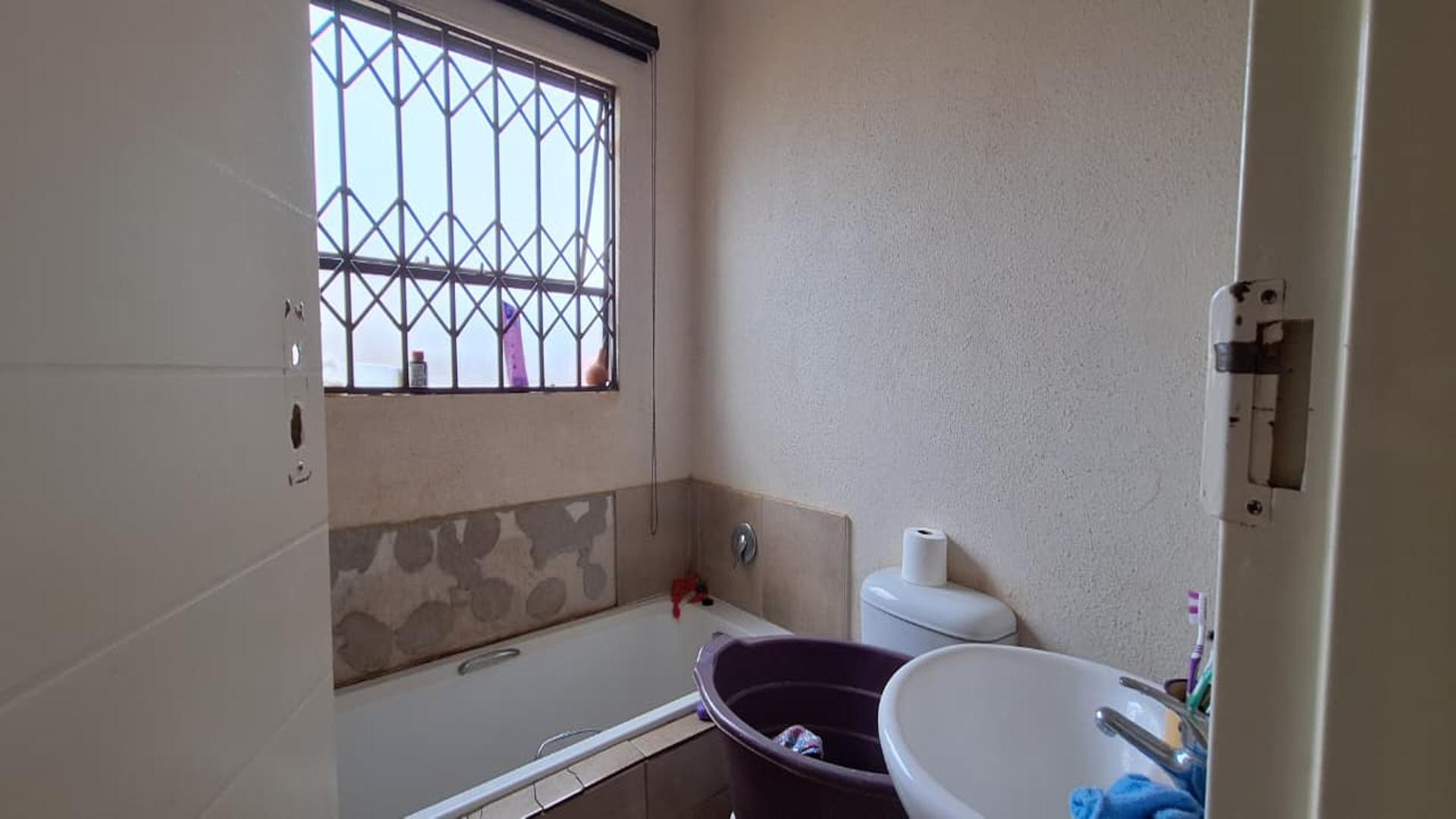Bathroom 1 - 4 square meters of property in Evaton West