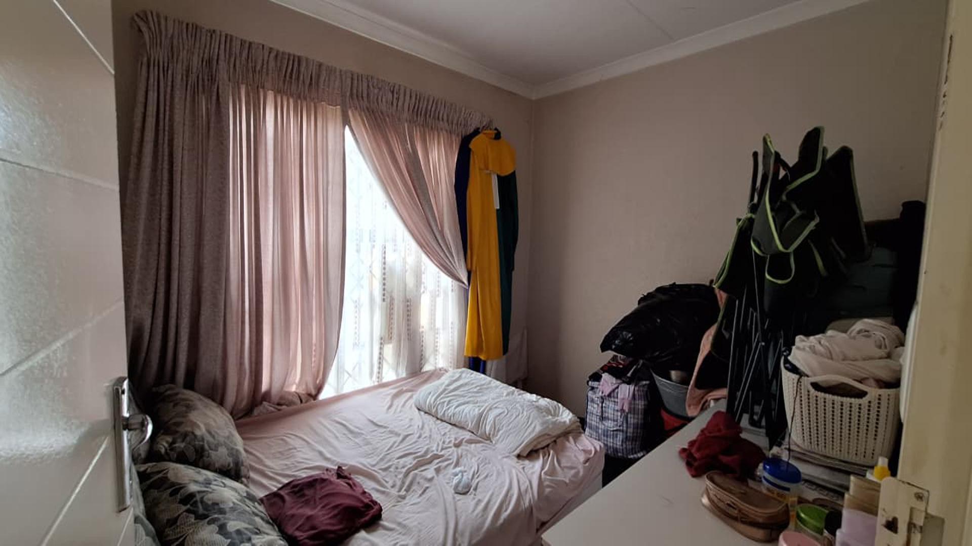 Bed Room 2 - 7 square meters of property in Evaton West