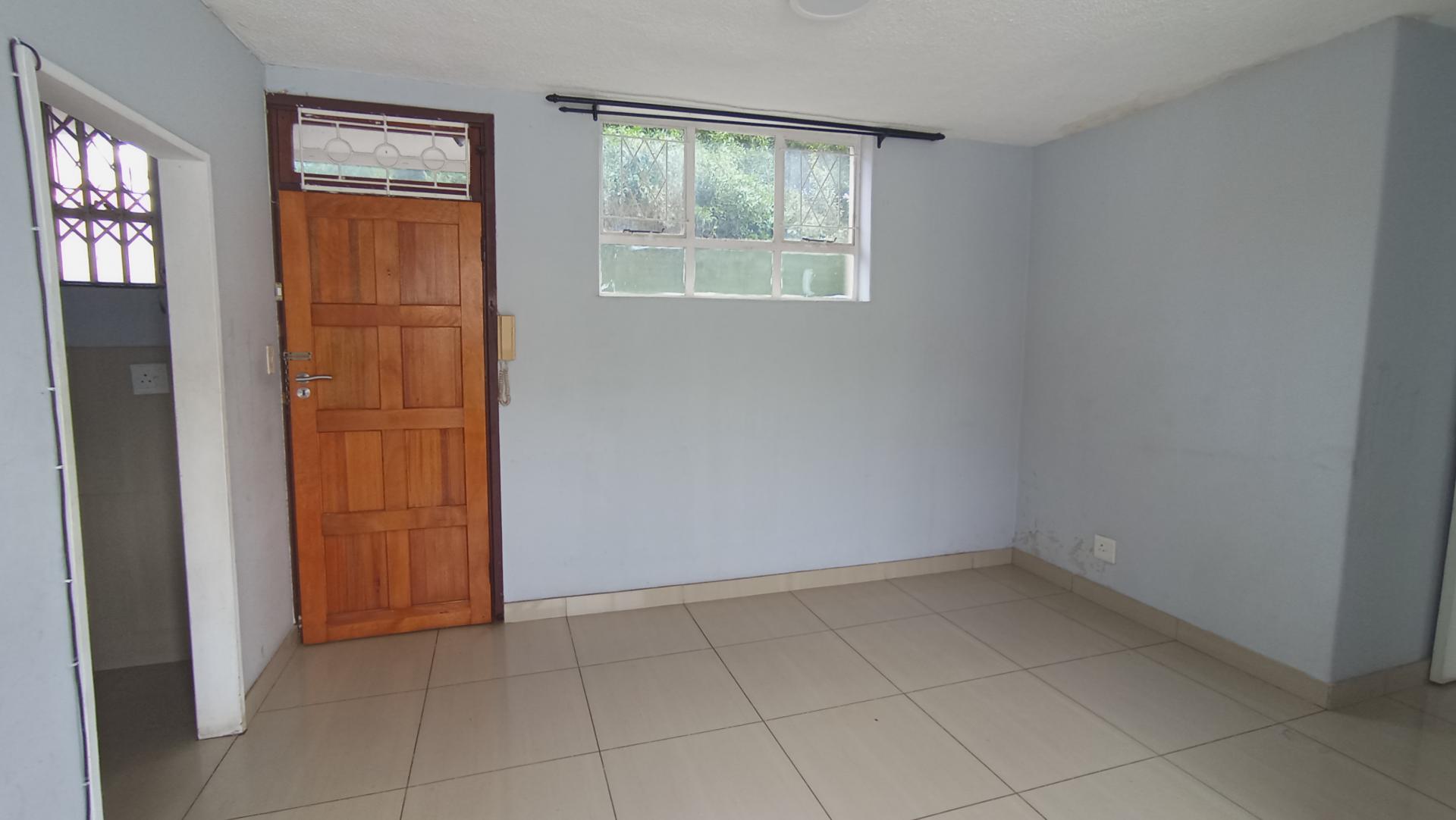 Dining Room - 11 square meters of property in Durban Central