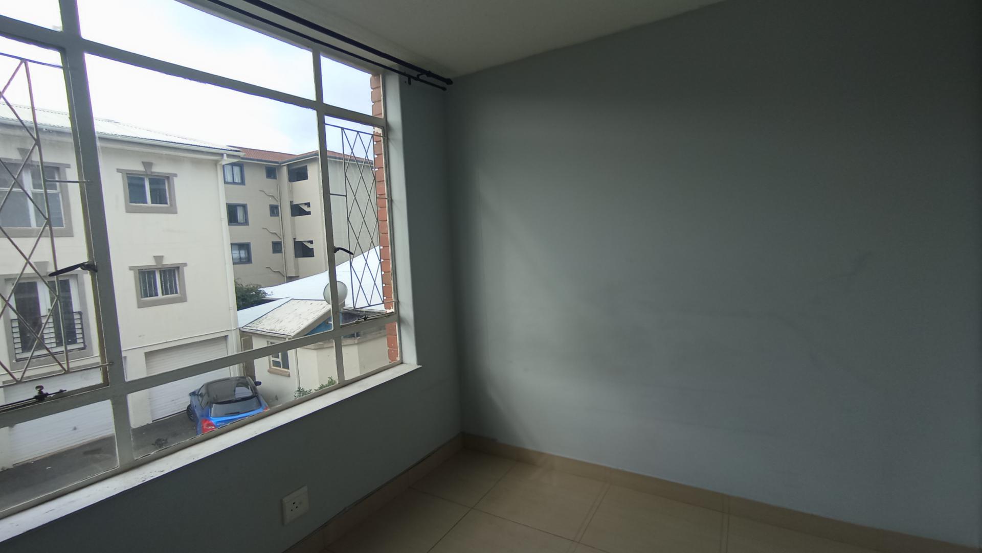 Bed Room 1 - 13 square meters of property in Durban Central