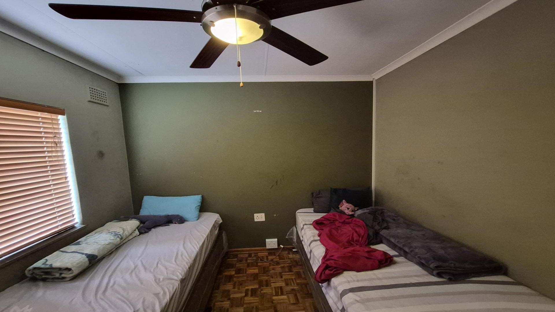 Bed Room 1 of property in Piet Retief