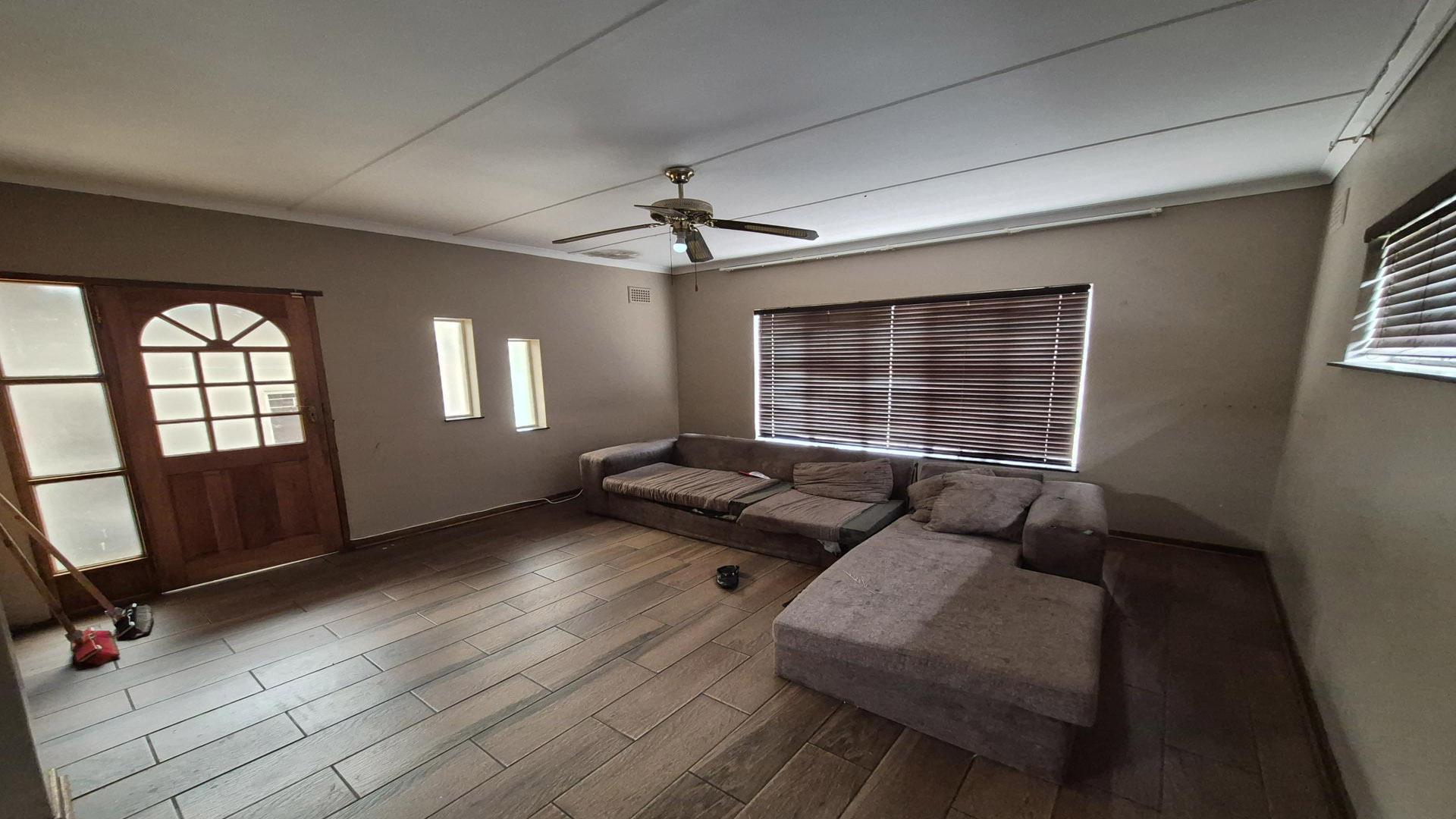 Lounges of property in Piet Retief