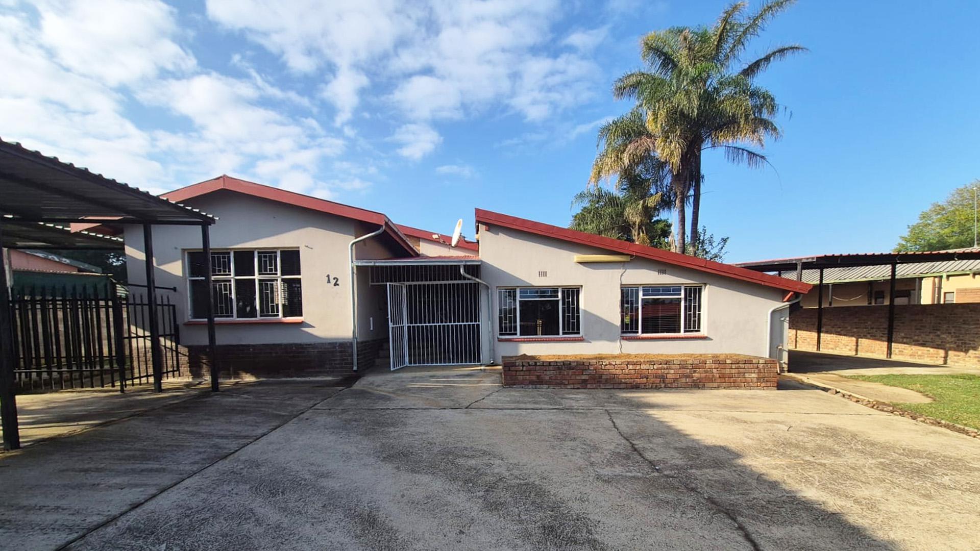 Front View of property in Piet Retief
