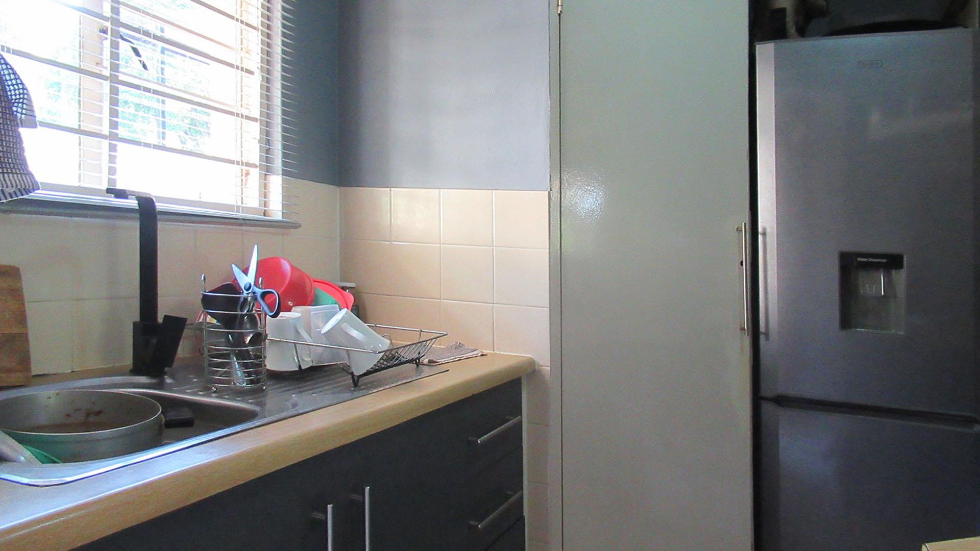 Kitchen - 7 square meters of property in Sonneglans