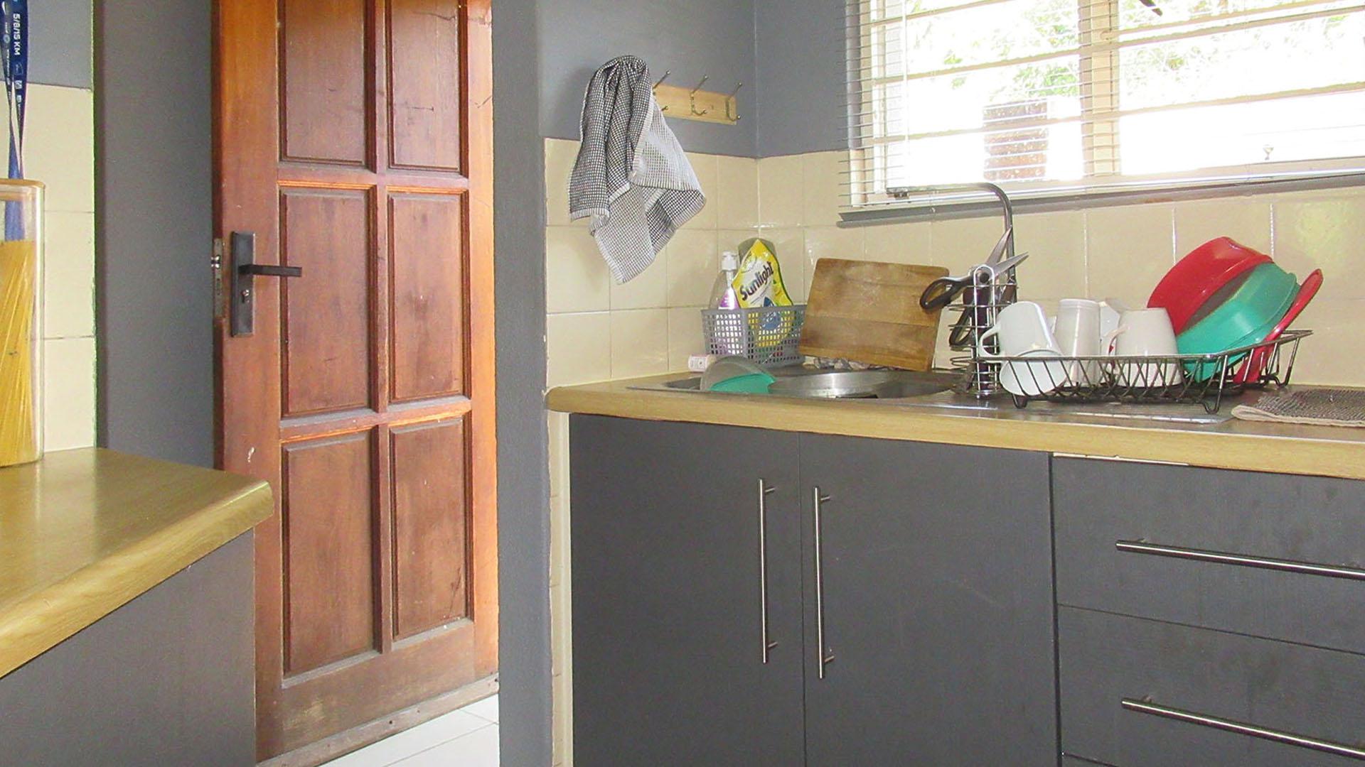 Kitchen - 7 square meters of property in Sonneglans