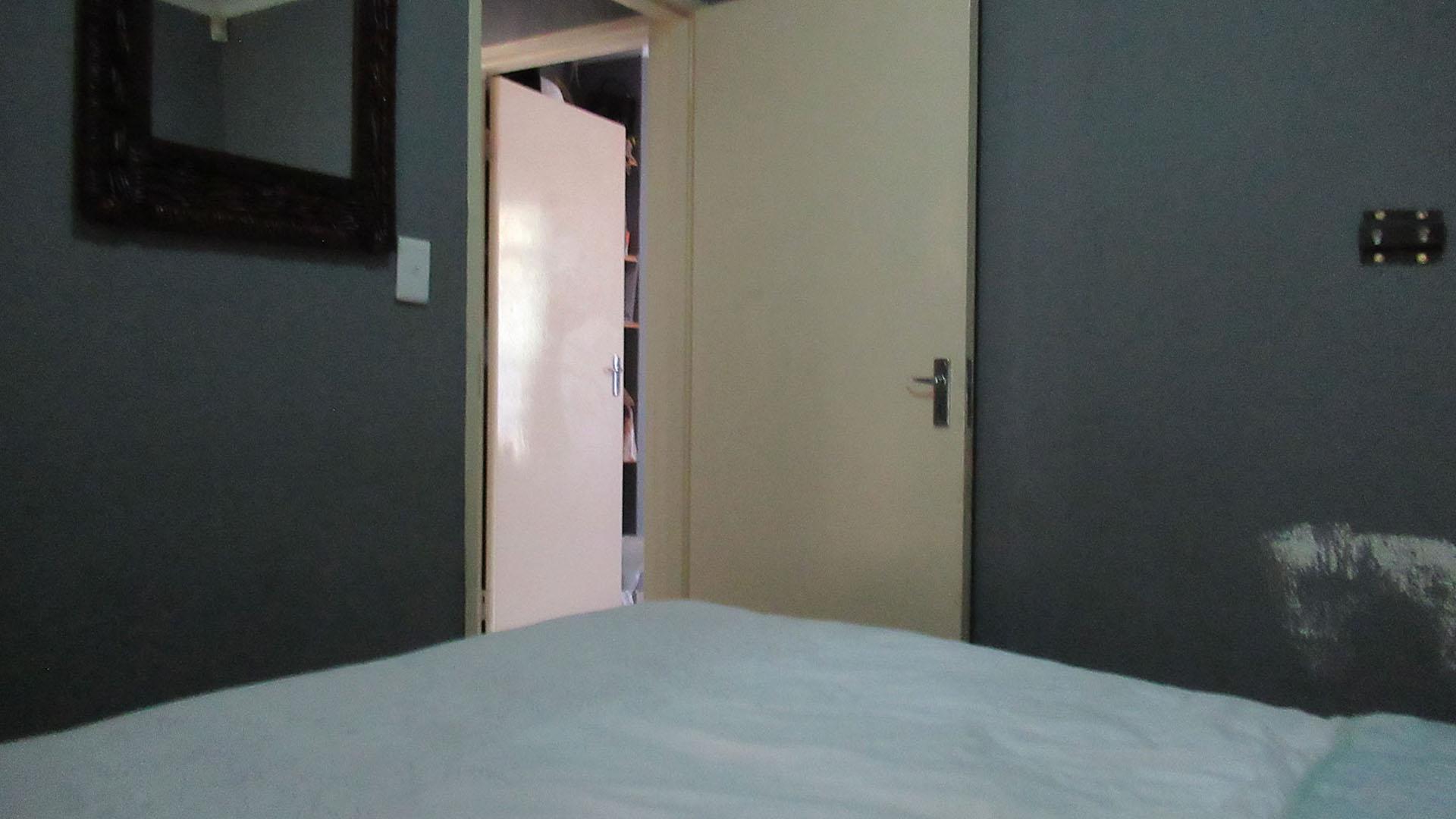 Bed Room 1 - 9 square meters of property in Sonneglans