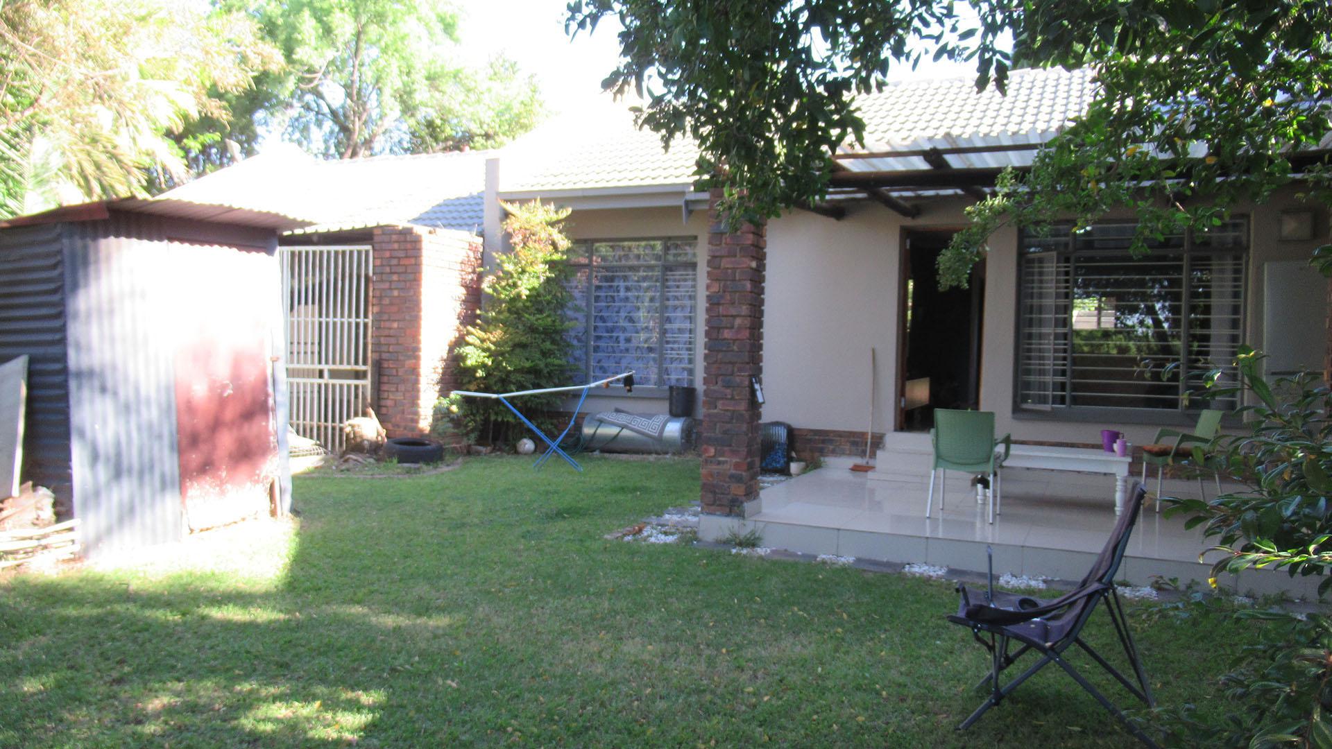 Backyard of property in Sonneglans