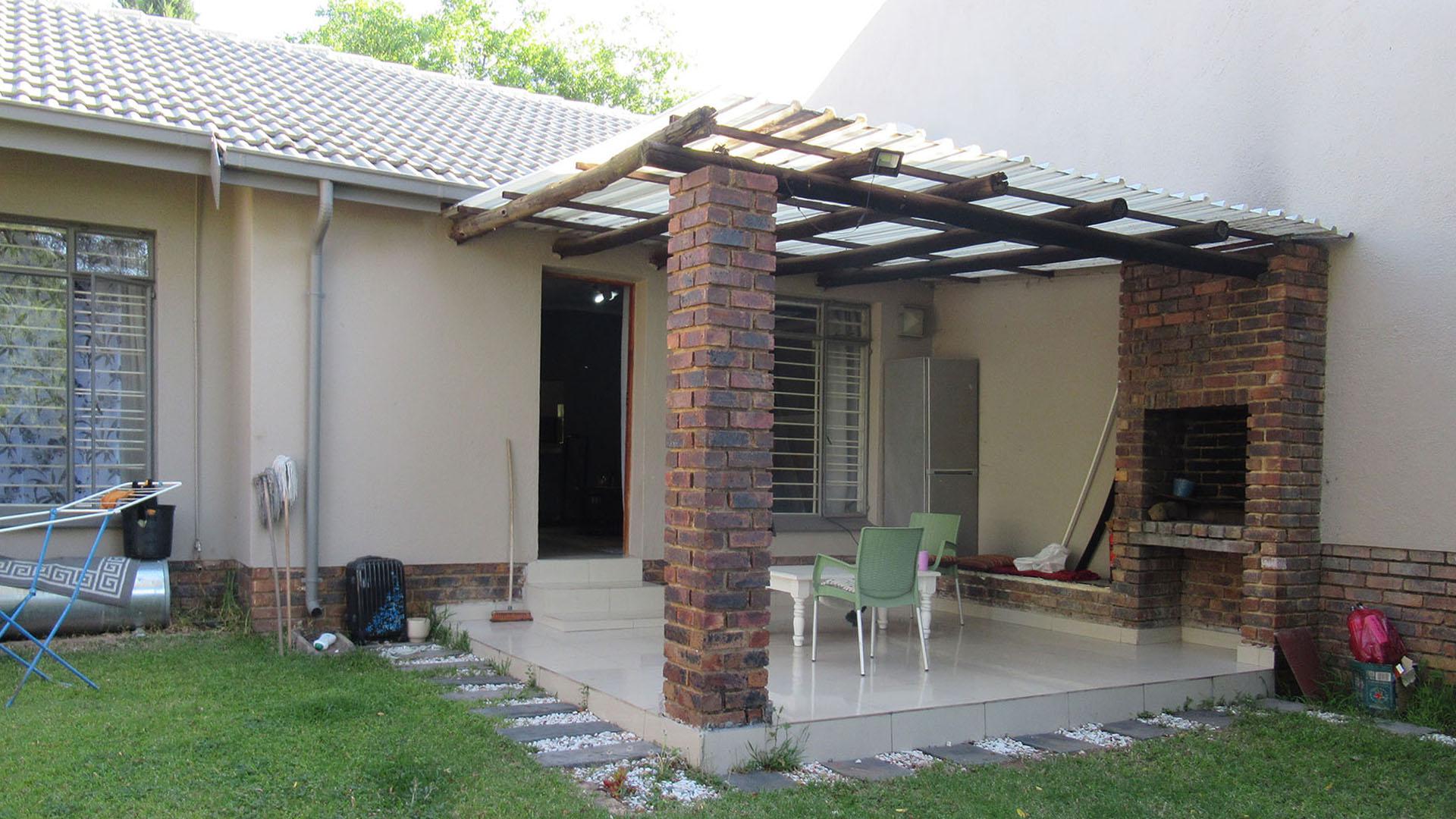 Patio of property in Sonneglans
