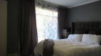 Main Bedroom - 13 square meters of property in Sonneglans