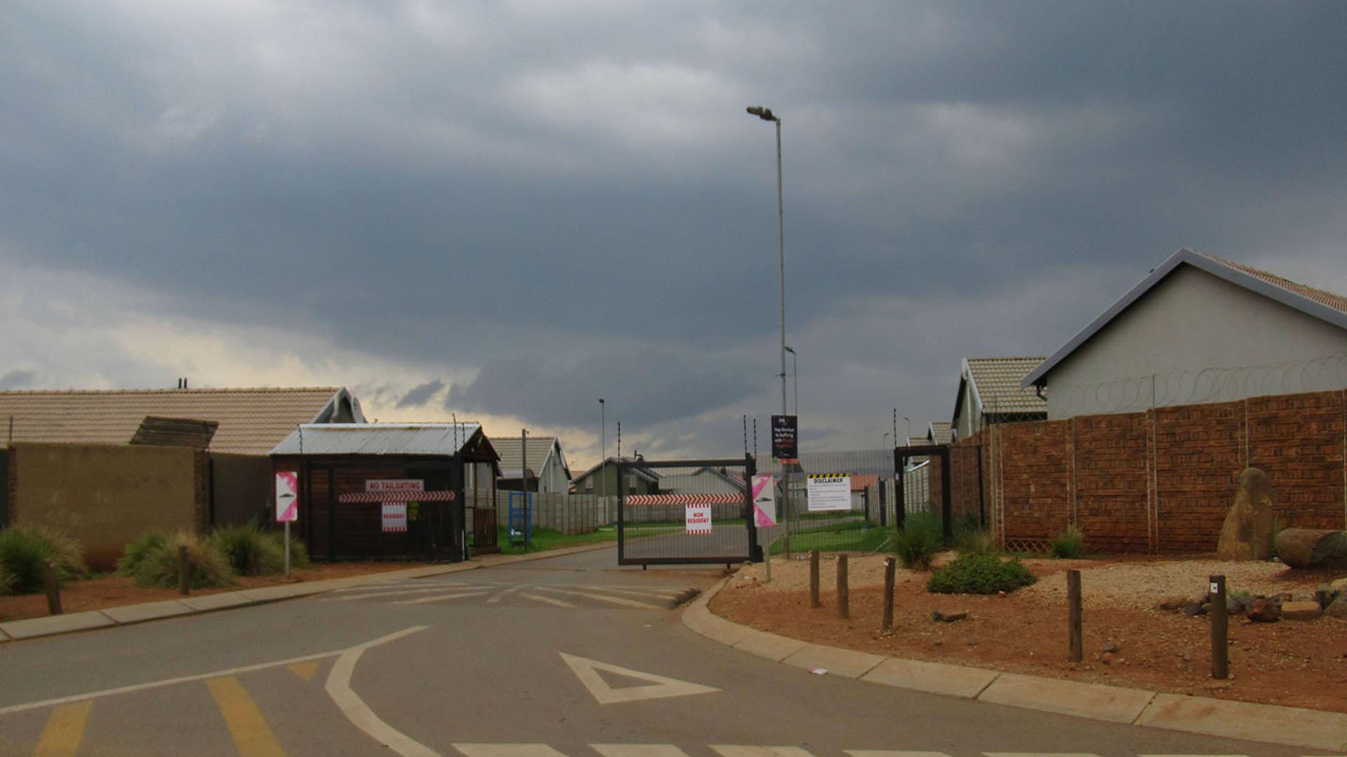 Front View of property in Sky City