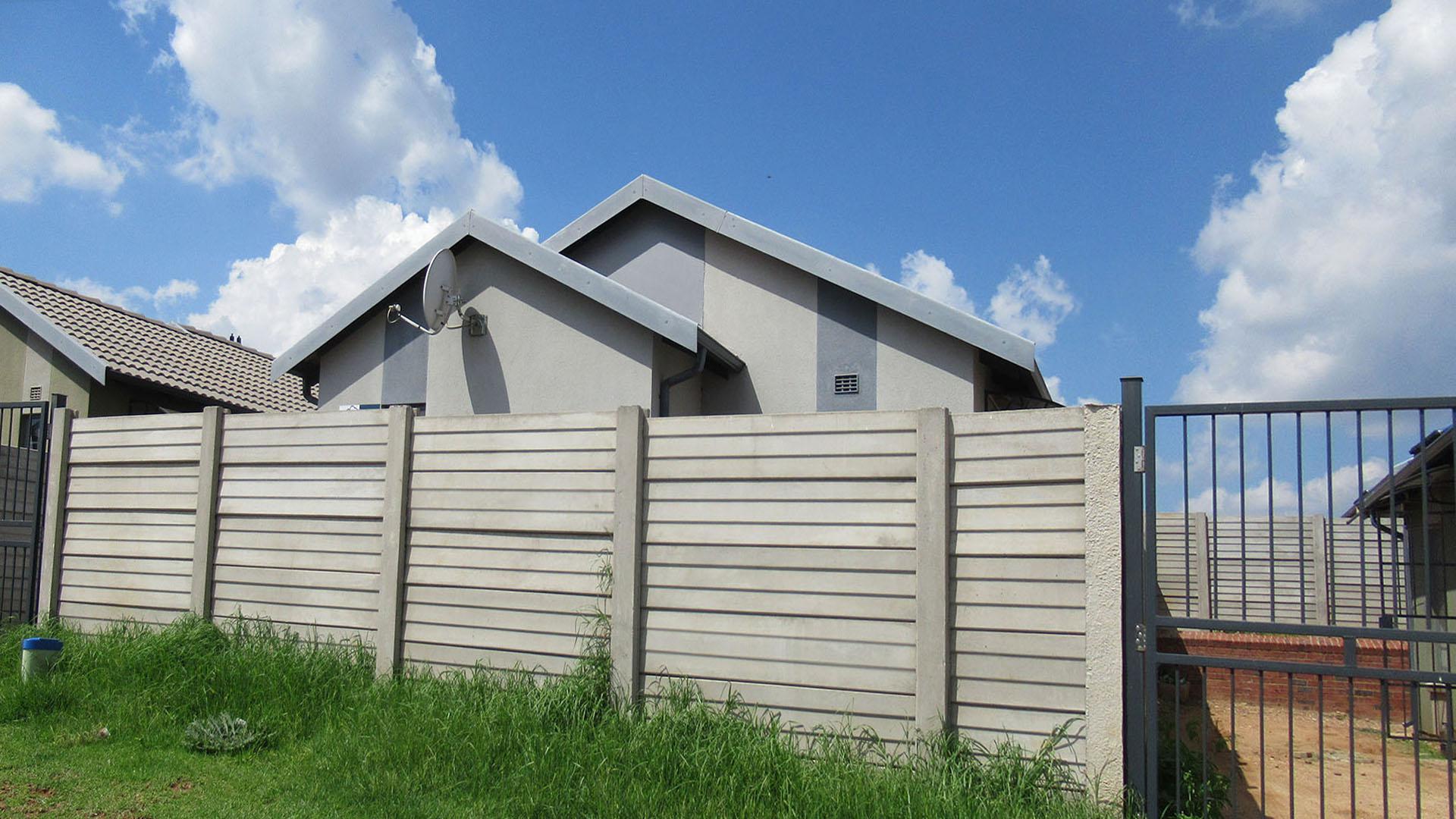 Front View of property in Sky City