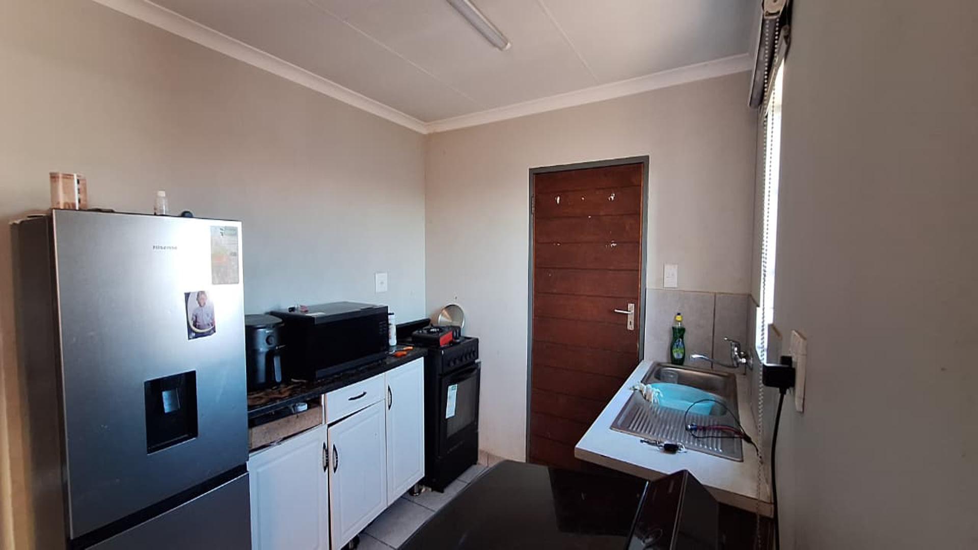Lounges - 13 square meters of property in Sky City