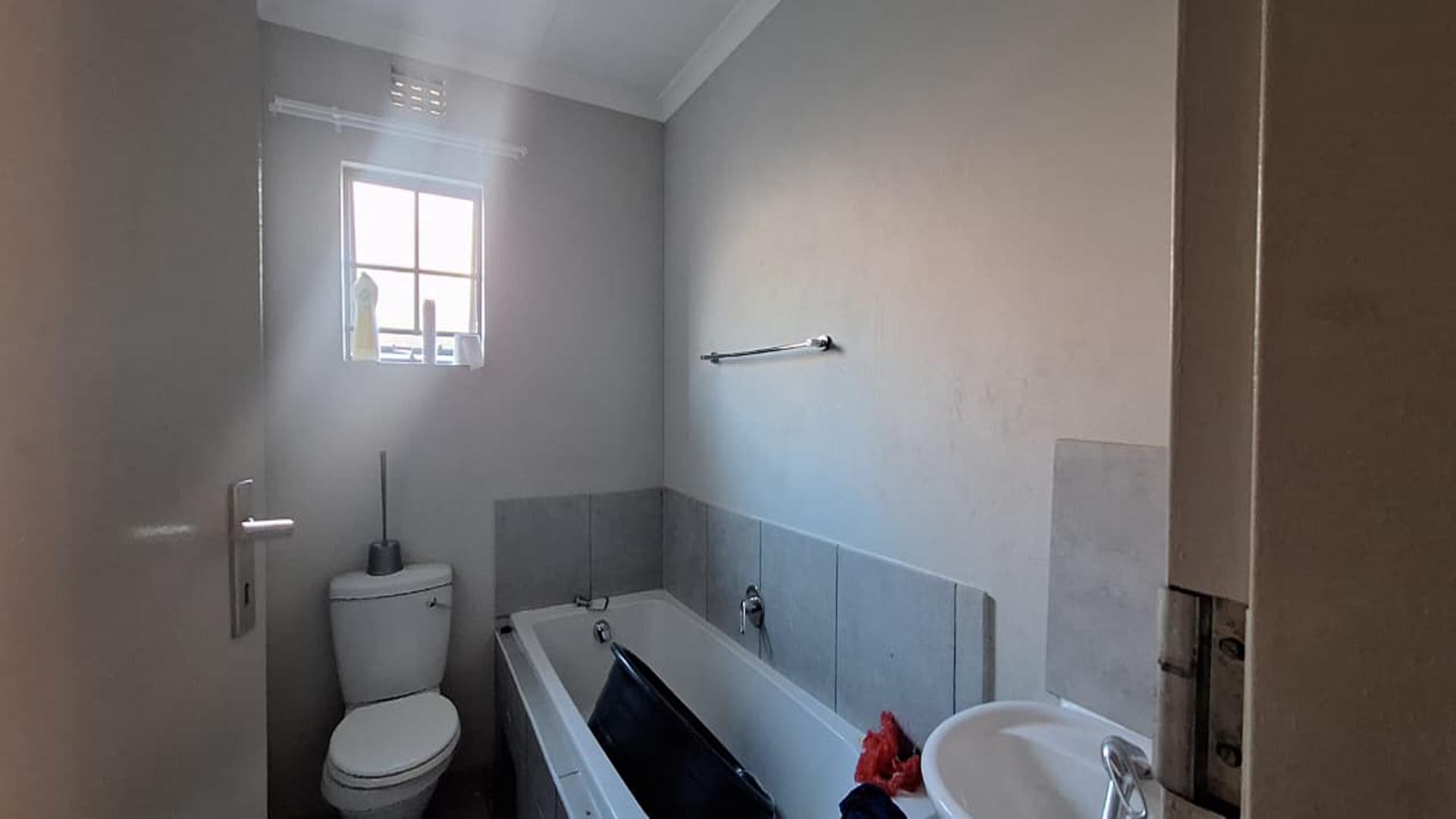 Bathroom 1 - 4 square meters of property in Sky City
