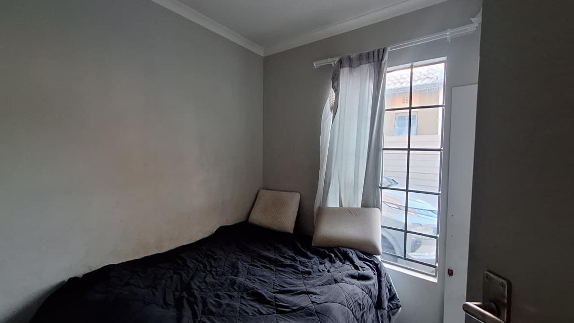 Bed Room 1 - 7 square meters of property in Sky City
