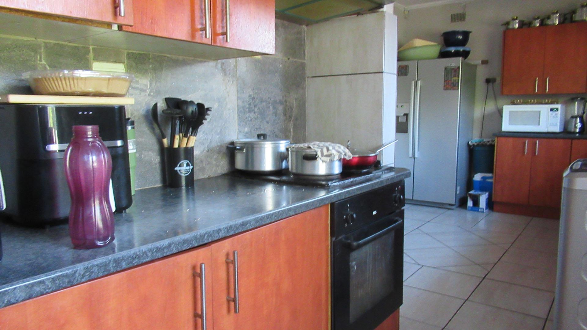 Kitchen - 18 square meters of property in Sasolburg