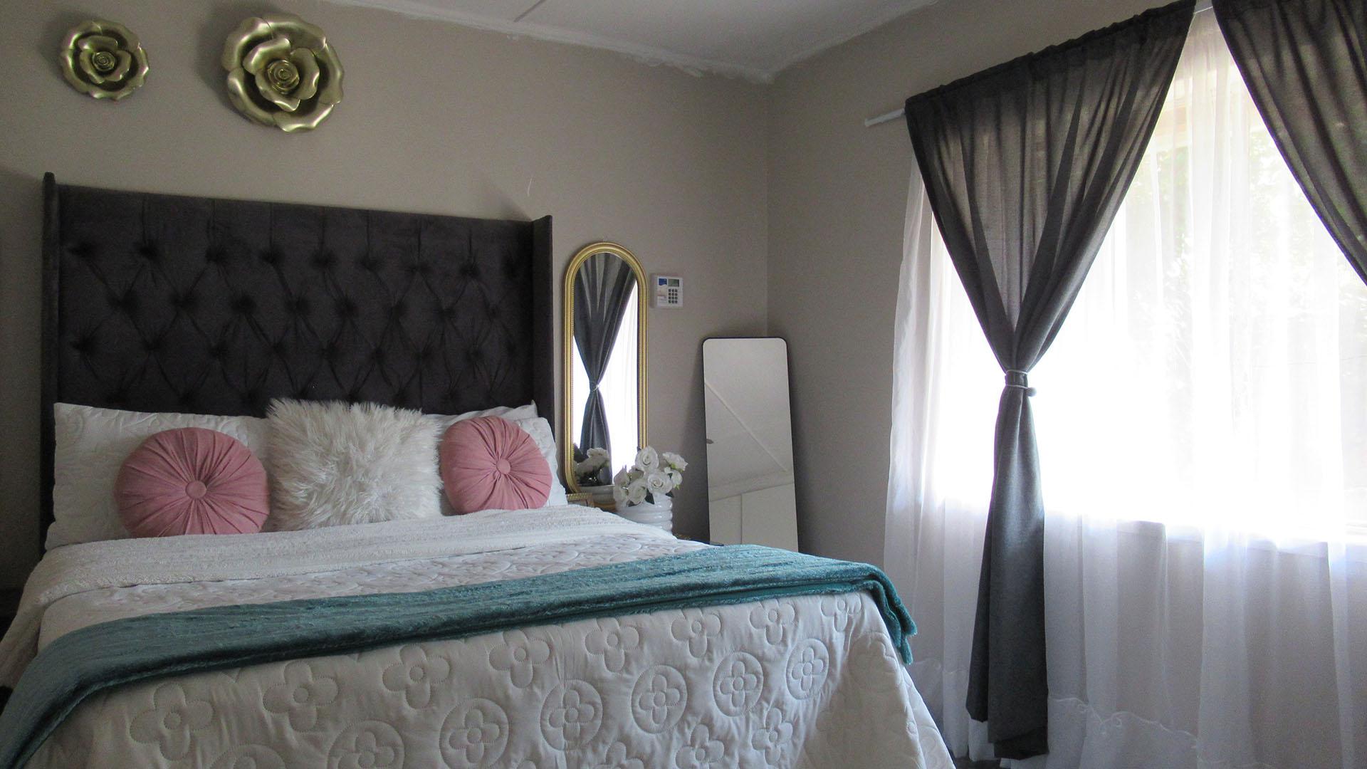 Bed Room 2 - 17 square meters of property in Sasolburg
