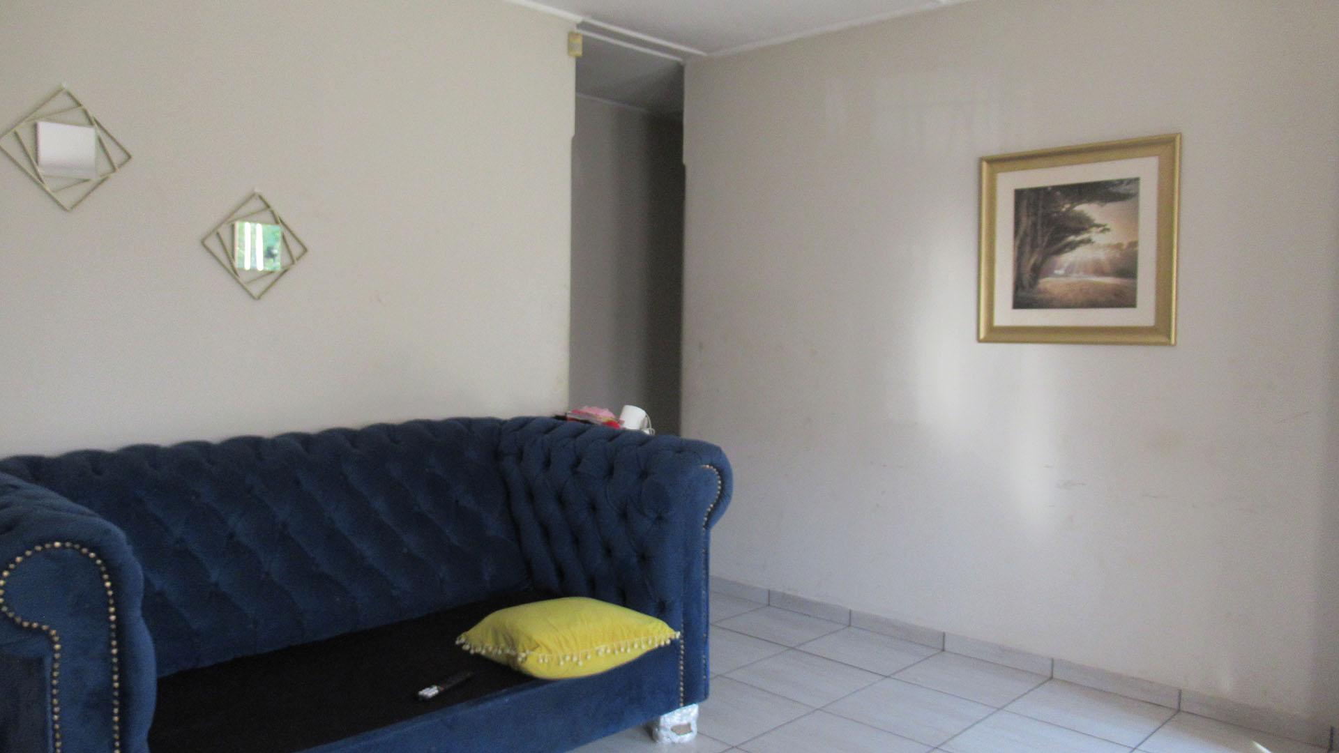 Lounges - 25 square meters of property in Sasolburg