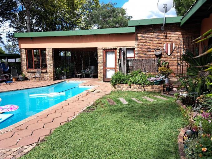 4 Bedroom House for Sale For Sale in Garsfontein - MR708303