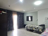  of property in Die Hoewes