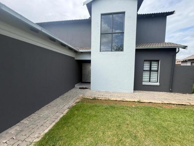 4 Bedroom House to Rent in Summerfields Estate - Property to rent - MR708326