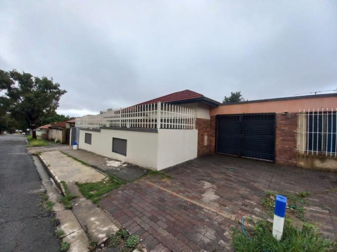 2 Bedroom House for Sale For Sale in Rosettenville - MR708331