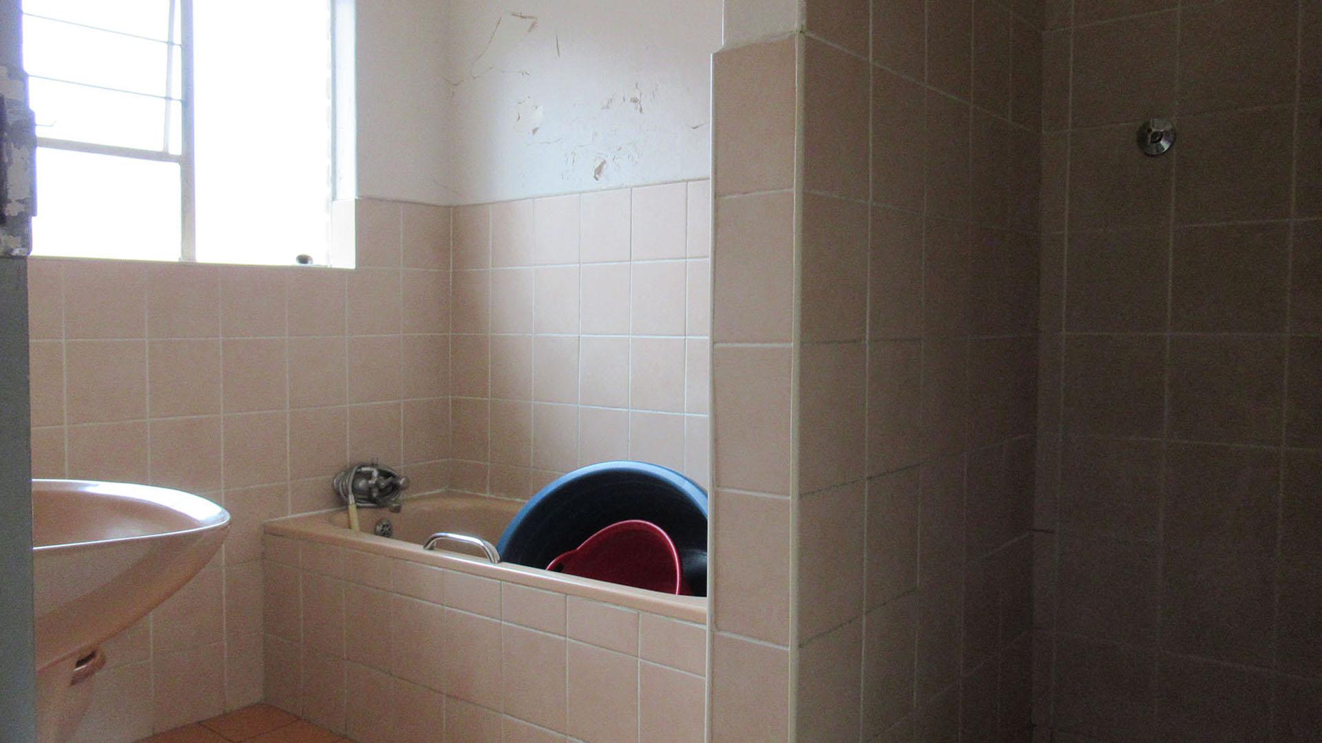 Bathroom 1 - 5 square meters of property in Roseacre