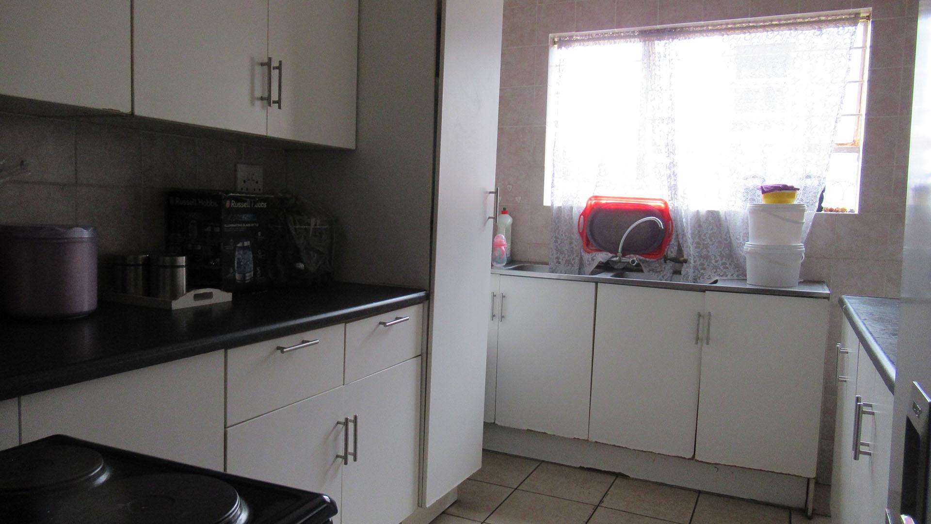 Kitchen - 9 square meters of property in Roseacre
