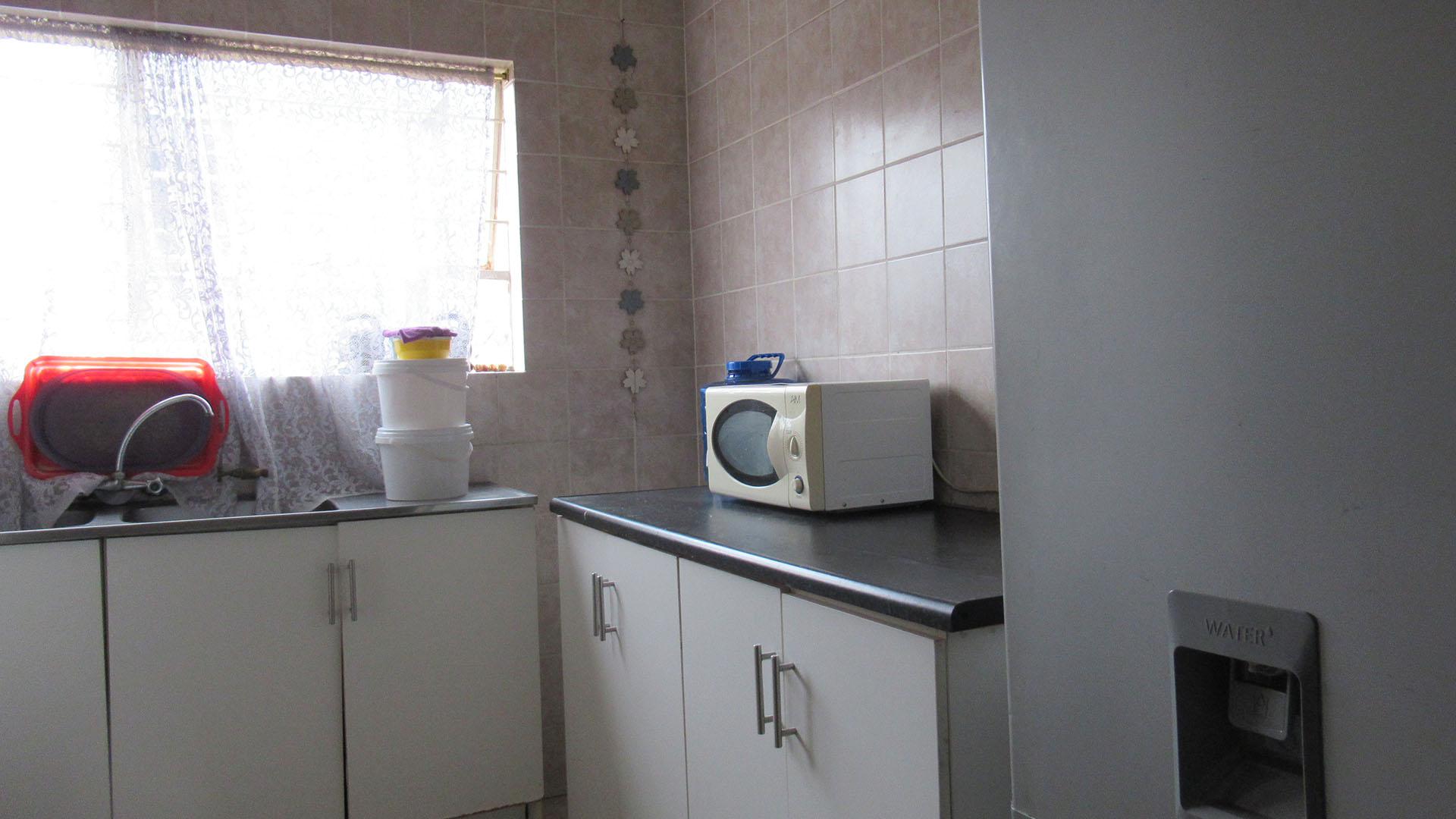 Kitchen - 9 square meters of property in Roseacre