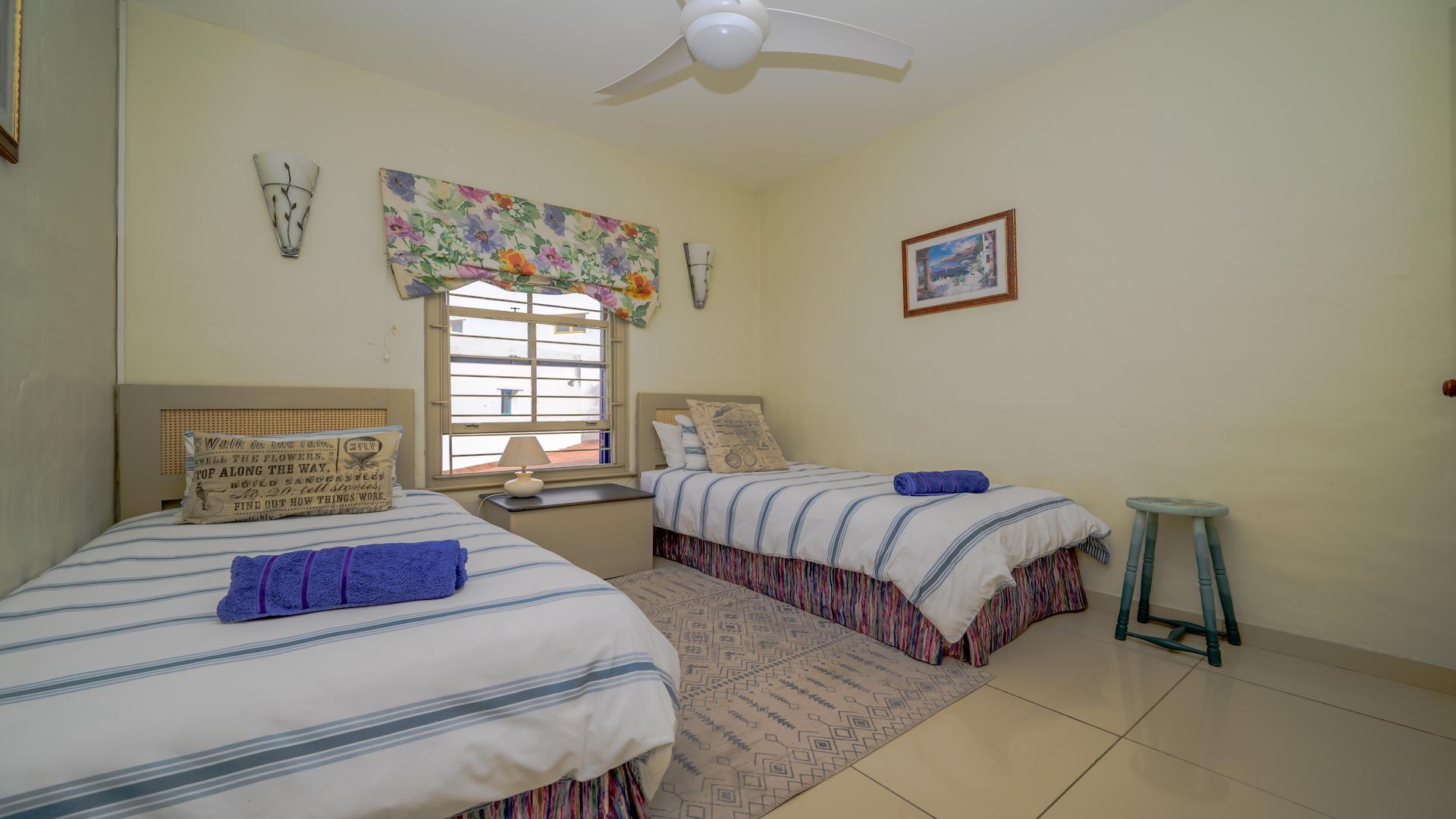 Bed Room 1 of property in Shakas Rock