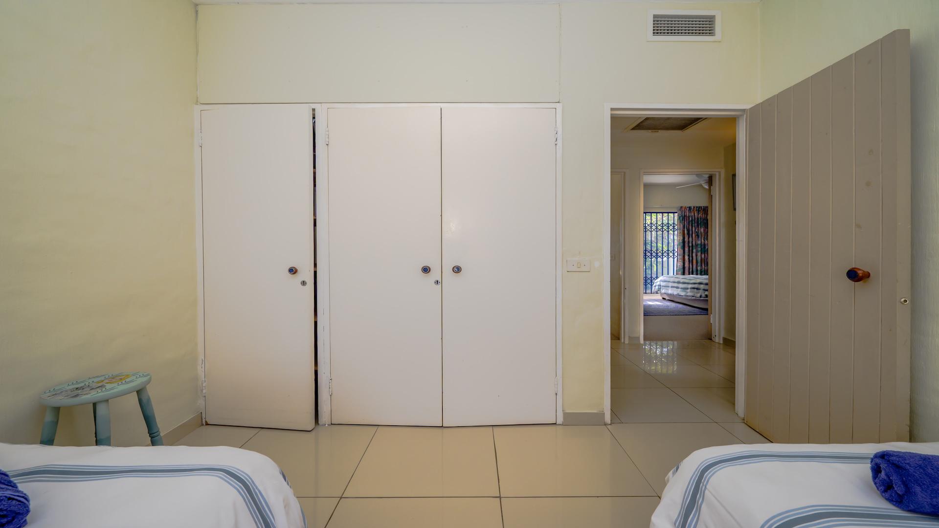 Bed Room 1 of property in Shakas Rock