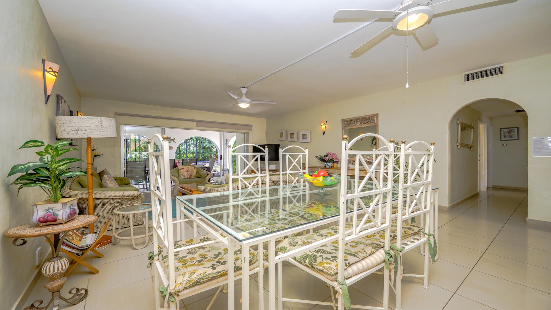 Dining Room of property in Shakas Rock