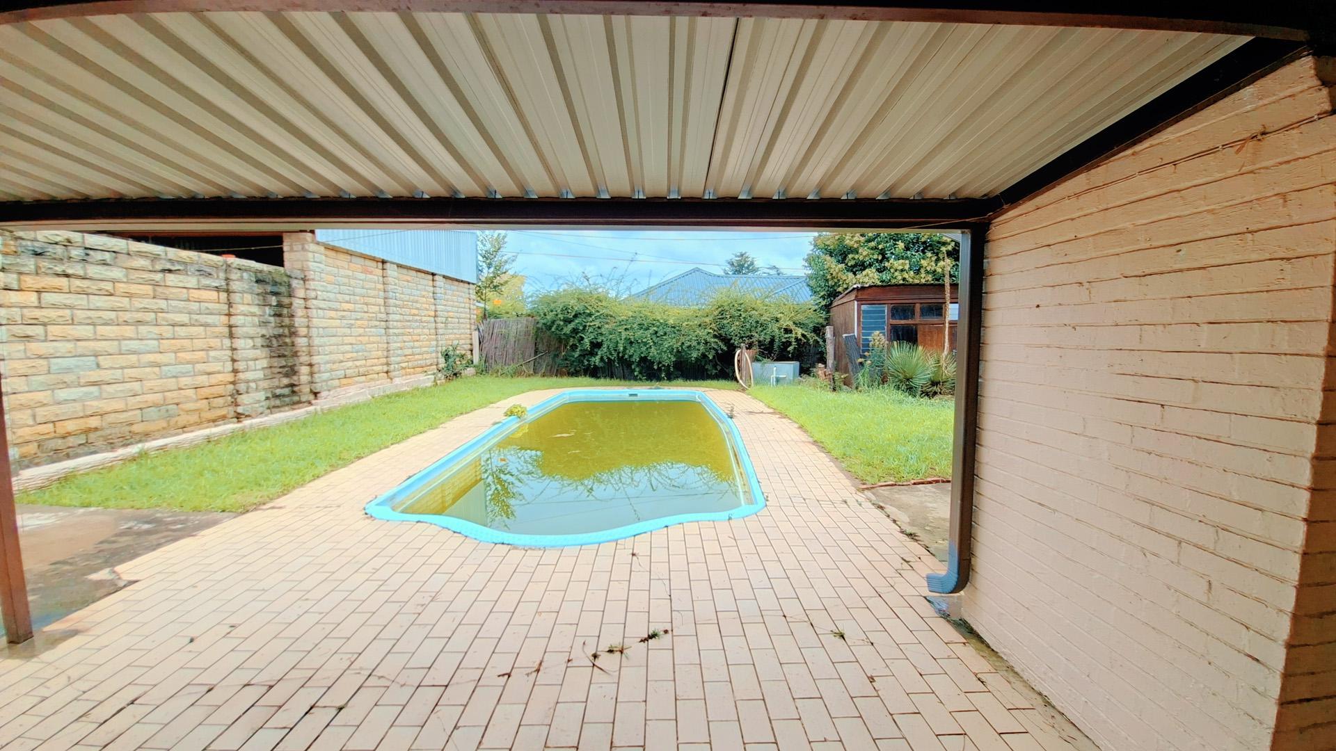Swimming Pool of property in Bethlehem