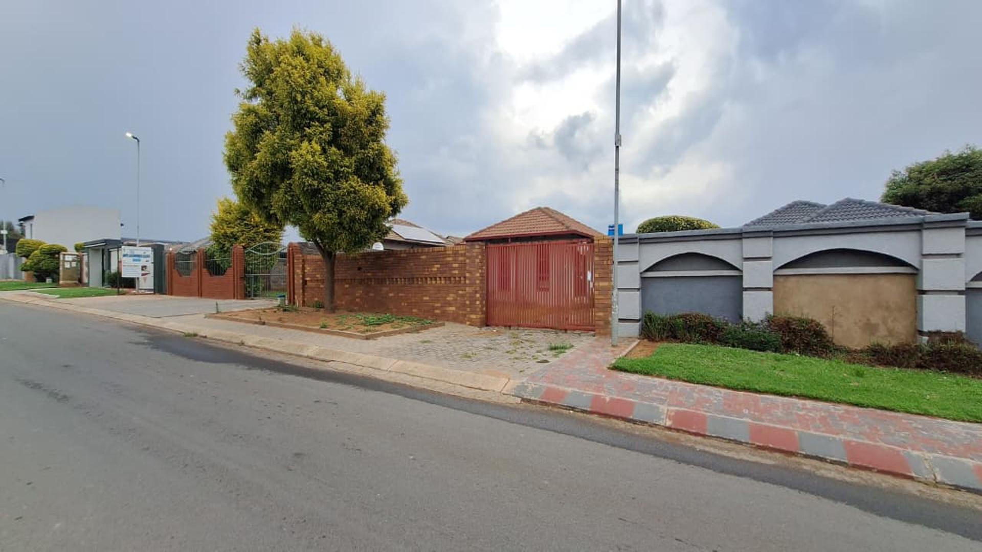 Front View of property in Birch Acres