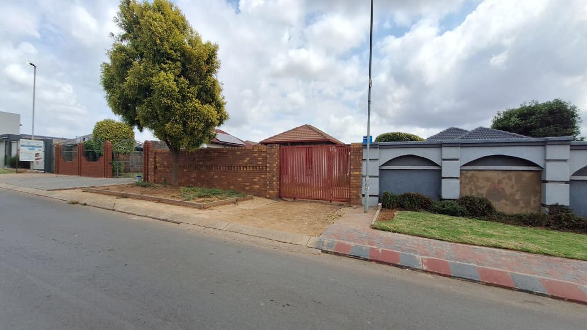 Front View of property in Birch Acres