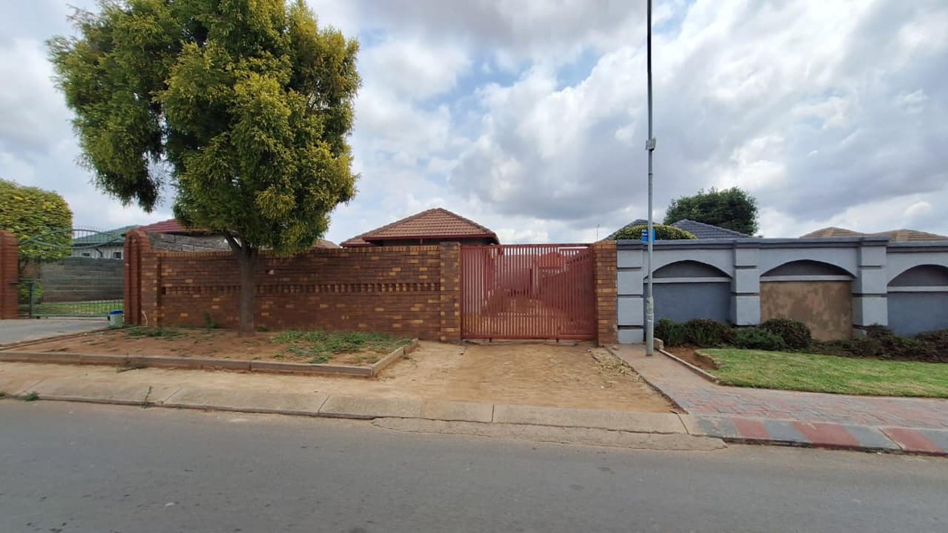 Front View of property in Birch Acres