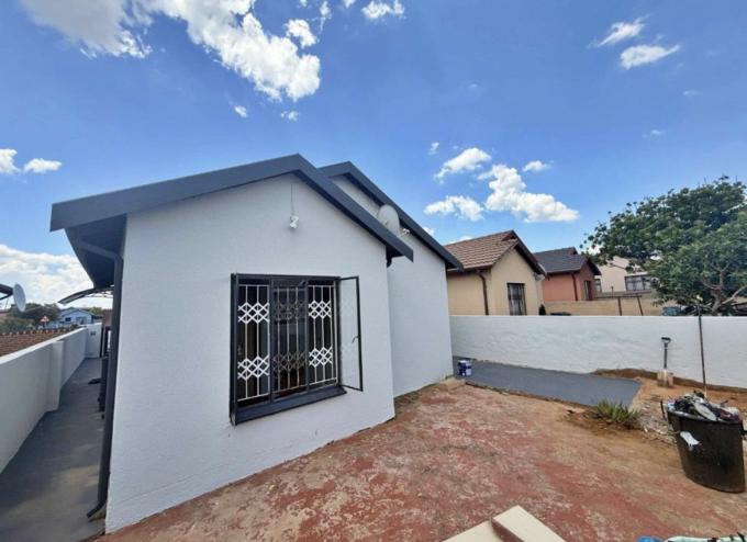 3 Bedroom House for Sale For Sale in Soshanguve East - MR708382
