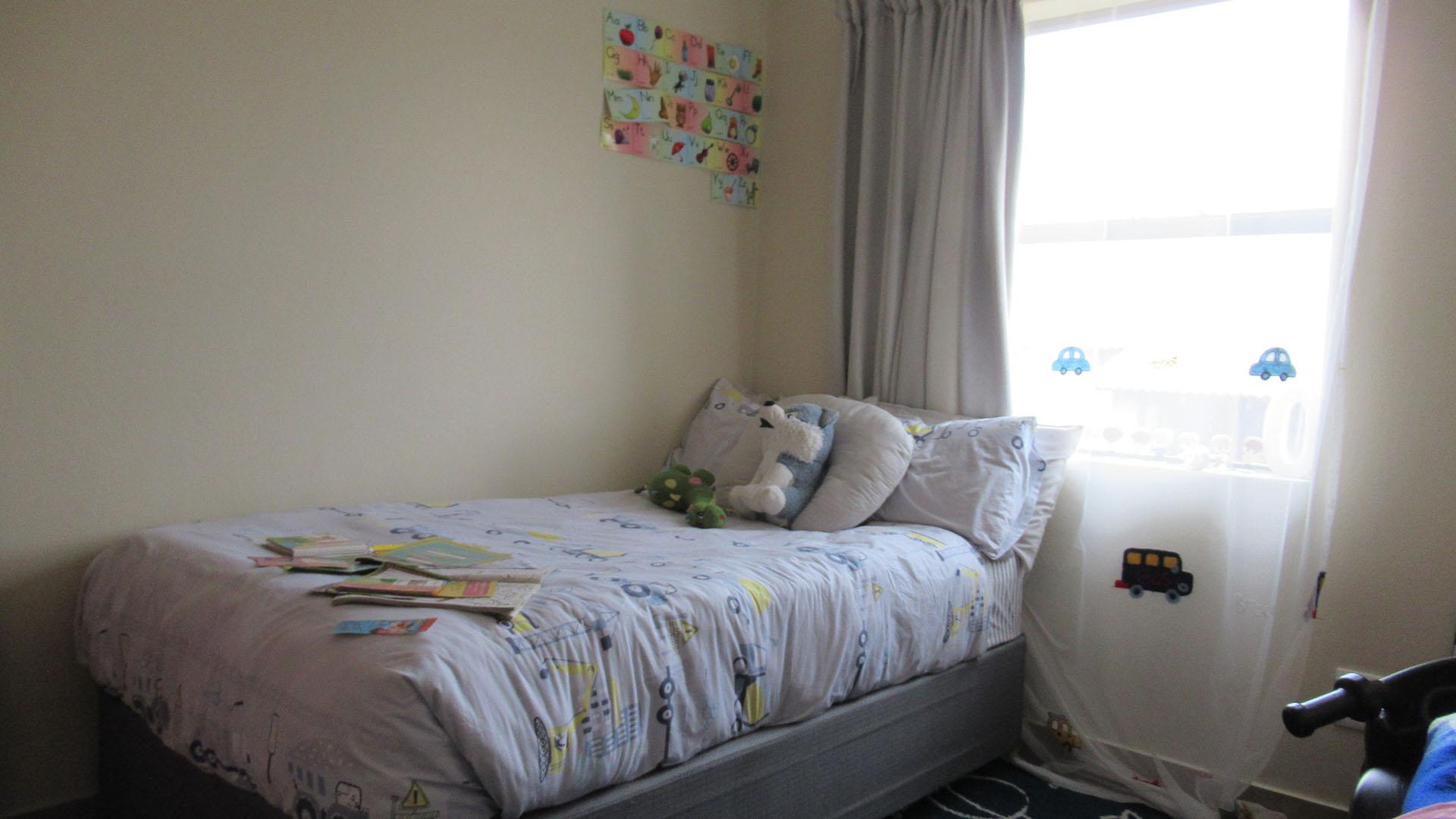 Bed Room 2 - 8 square meters of property in Alveda