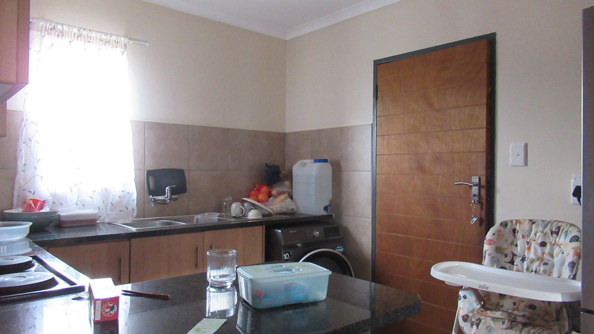 Kitchen - 6 square meters of property in Alveda
