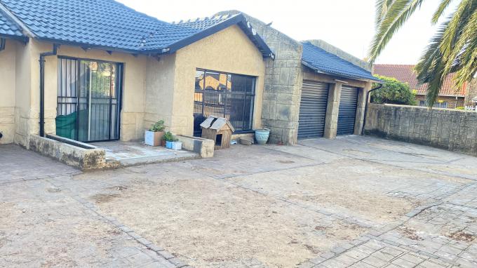 4 Bedroom House for Sale and to Rent For Sale in Mamelodi Gardens - MR708393