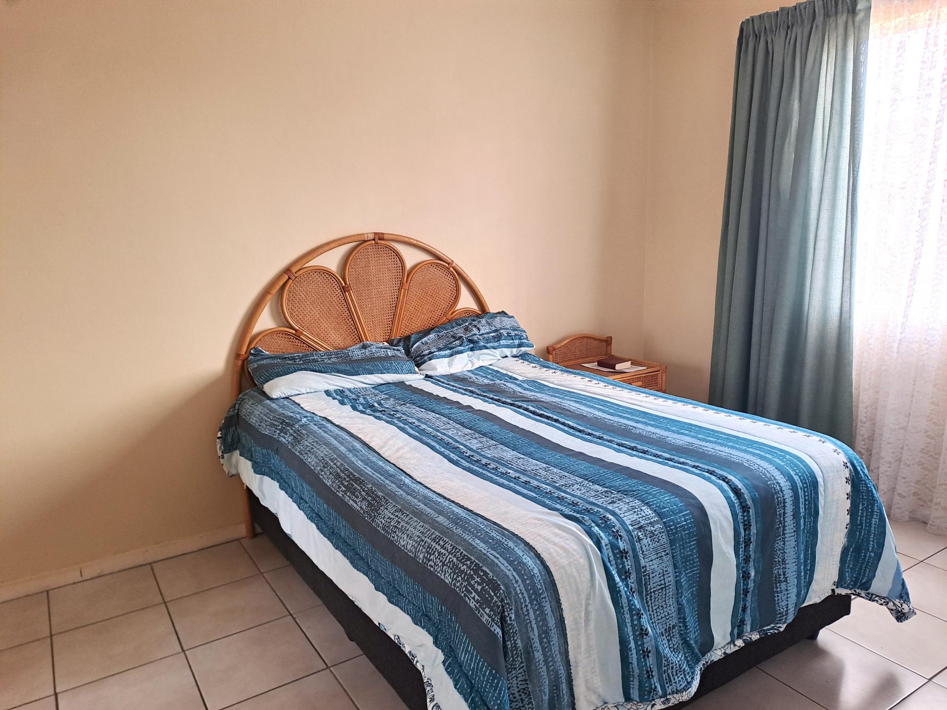  of property in Die Hoewes