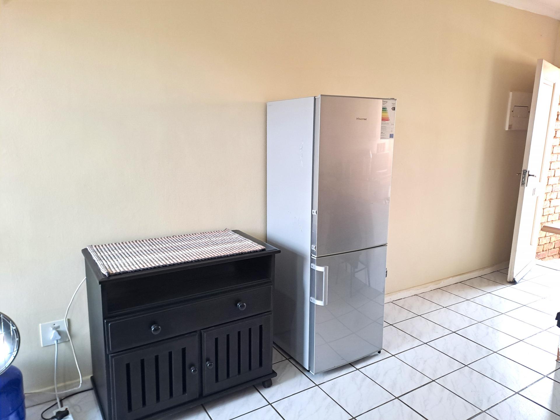  of property in Die Hoewes