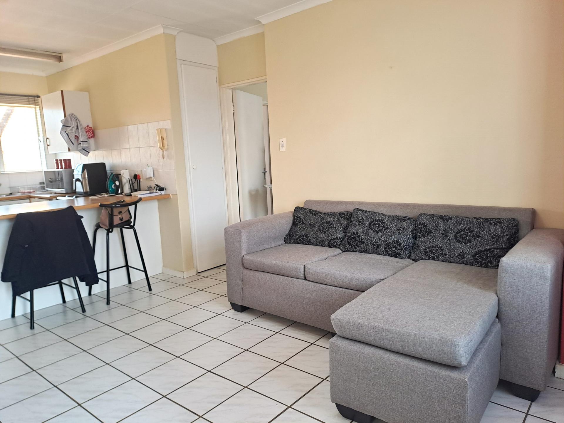  of property in Die Hoewes